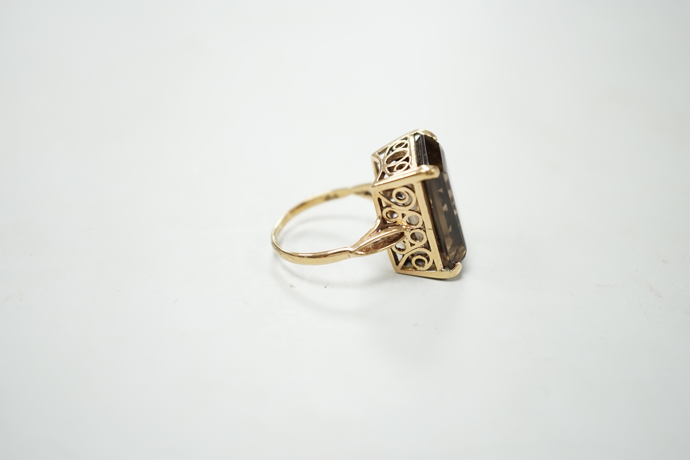 A 9ct gold and single stone smoky quartz set dress ring, size T, gross weight 8.5 grams.